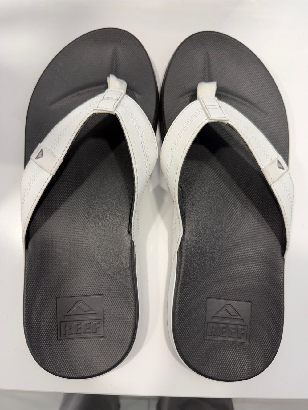 Reef Men’s Black Footbed with White Leather Thong Sandals